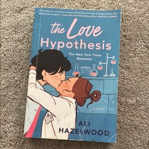 The Love Hypothesis by Ali Hazelwood paperback